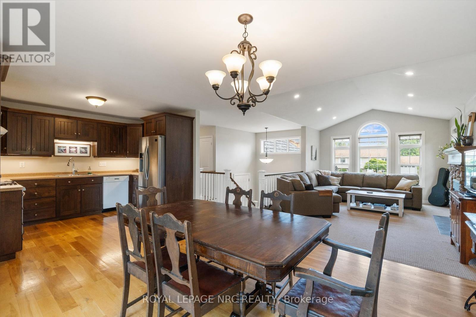 3552 Campden Road, Lincoln (Escarpment), Ontario  L0R 1G0 - Photo 14 - X12417736