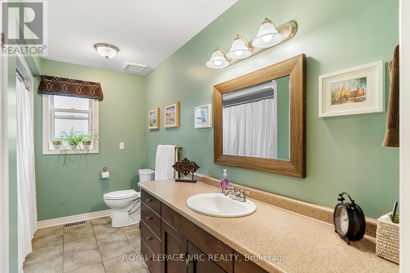 3552 Campden Road, Lincoln (Escarpment), Ontario  L0R 1G0 - Photo 16 - X12417736