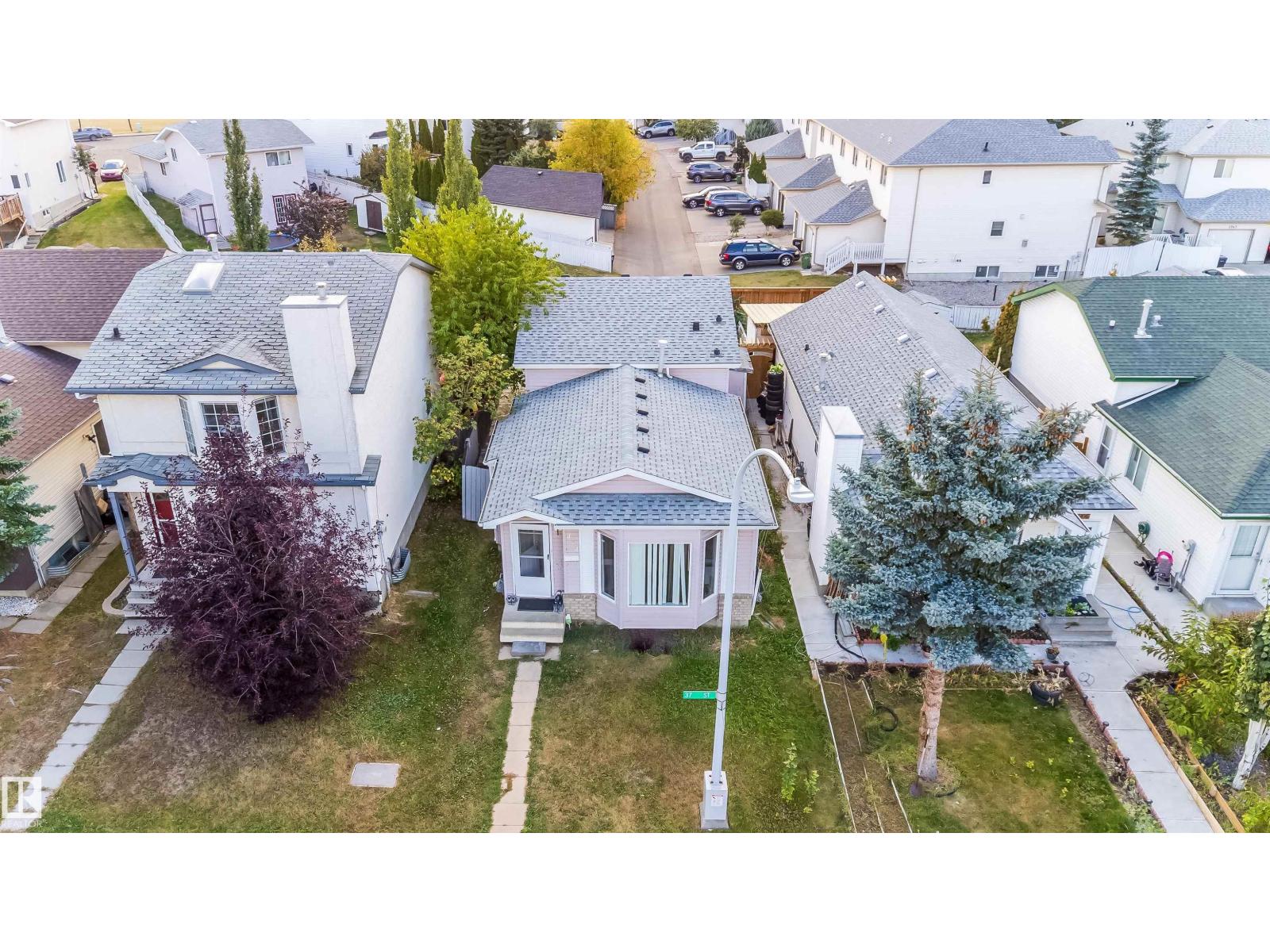 4004 37 St Nw, Edmonton, Alberta  T6L 6M8 - Photo 1 - E4458845