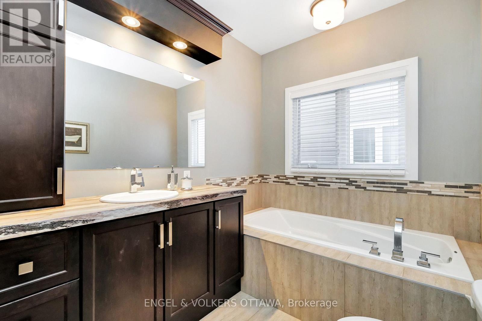 304 Colmar Street, Russell, Ontario  K0A 1W0 - Photo 23 - X12417753