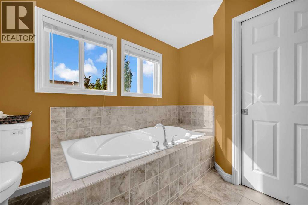 2407 Kingsland View Se, Airdrie, Alberta  T4A 0A5 - Photo 27 - A2256968