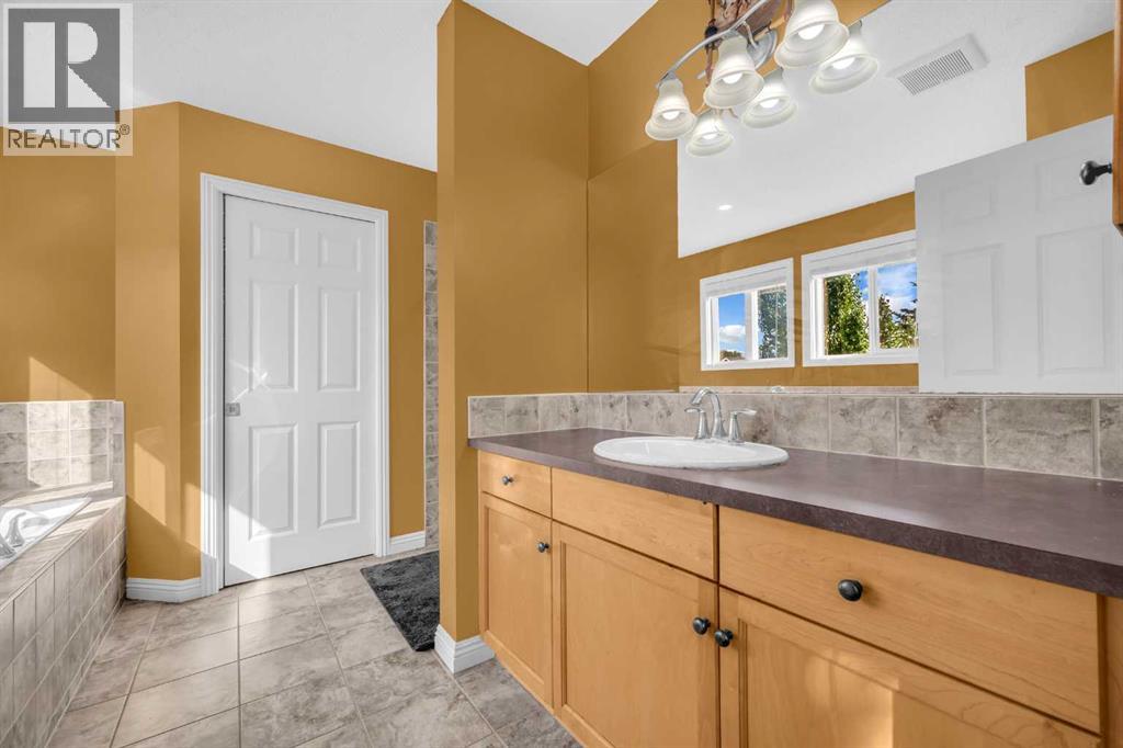 2407 Kingsland View Se, Airdrie, Alberta  T4A 0A5 - Photo 26 - A2256968