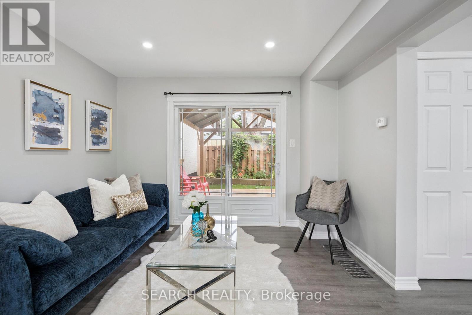 15 Hector Court, Brampton, Ontario  L6S 1P1 - Photo 3 - W12408506