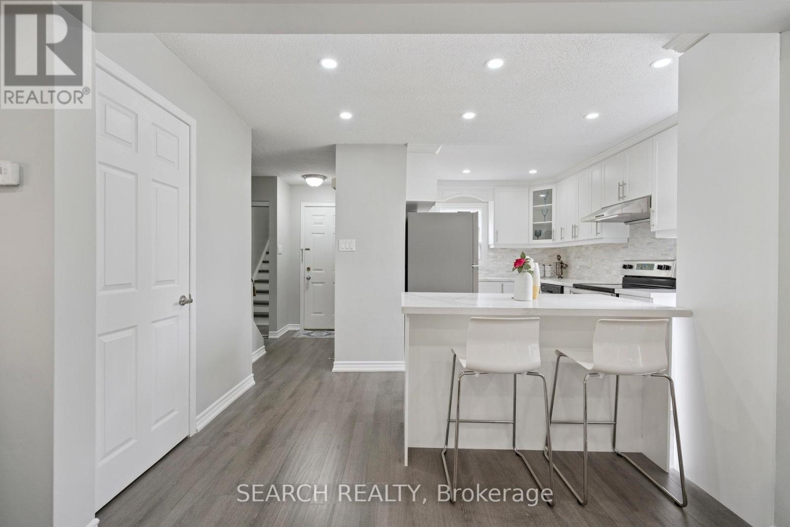 15 Hector Court, Brampton, Ontario  L6S 1P1 - Photo 7 - W12408506