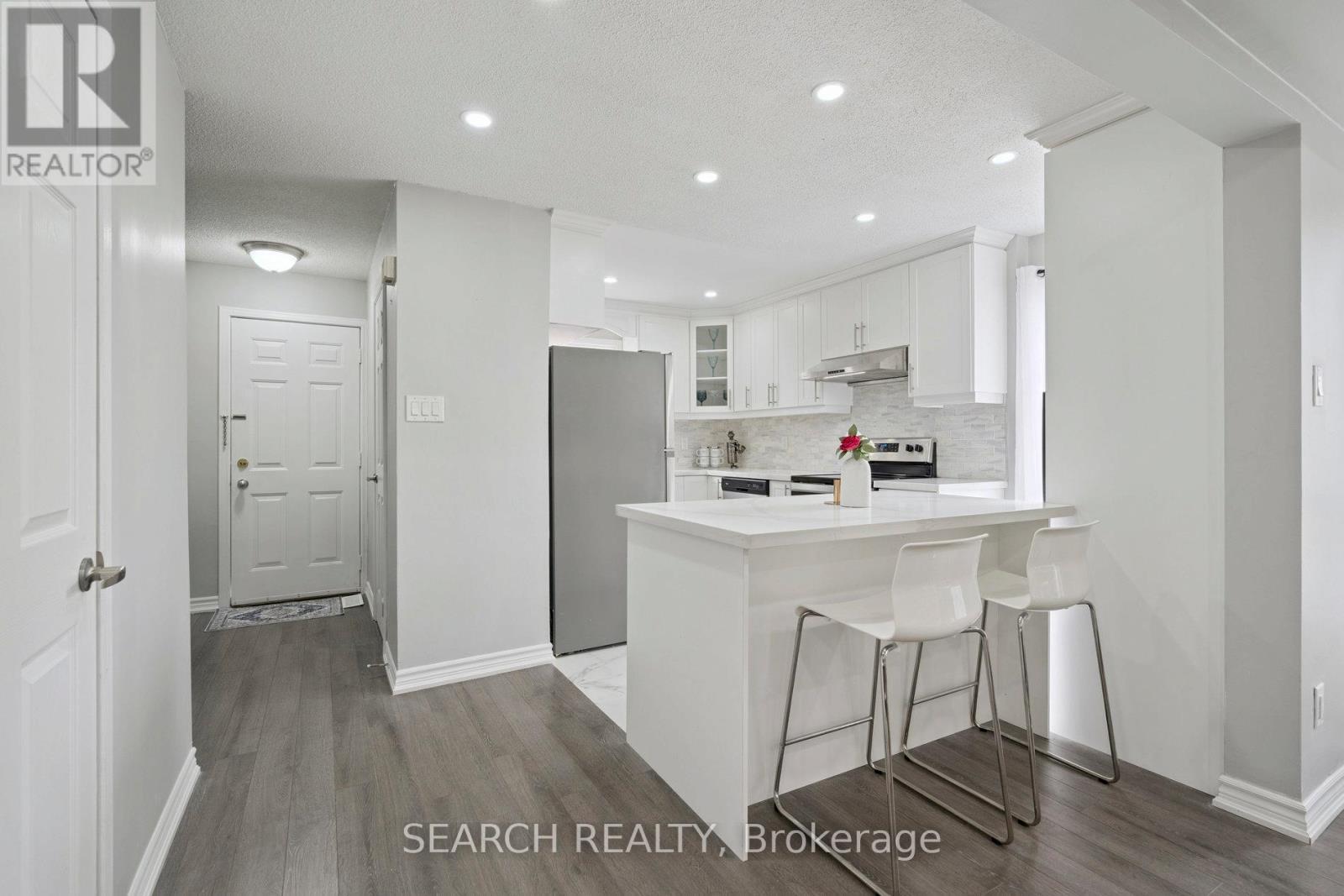 15 Hector Court, Brampton, Ontario  L6S 1P1 - Photo 9 - W12408506