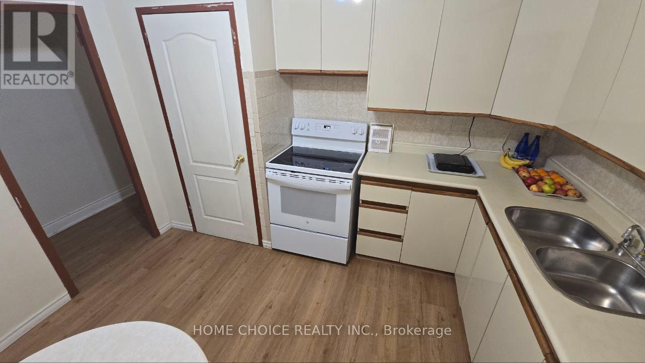 921 - 3460 Keele Street W, Toronto, Ontario  M3J 1L9 - Photo 11 - W12417774
