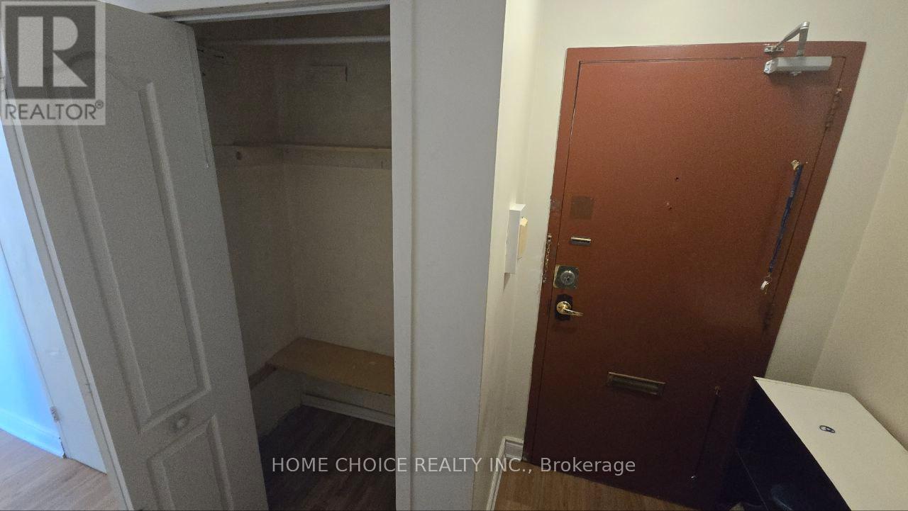 921 - 3460 Keele Street W, Toronto, Ontario  M3J 1L9 - Photo 3 - W12417774