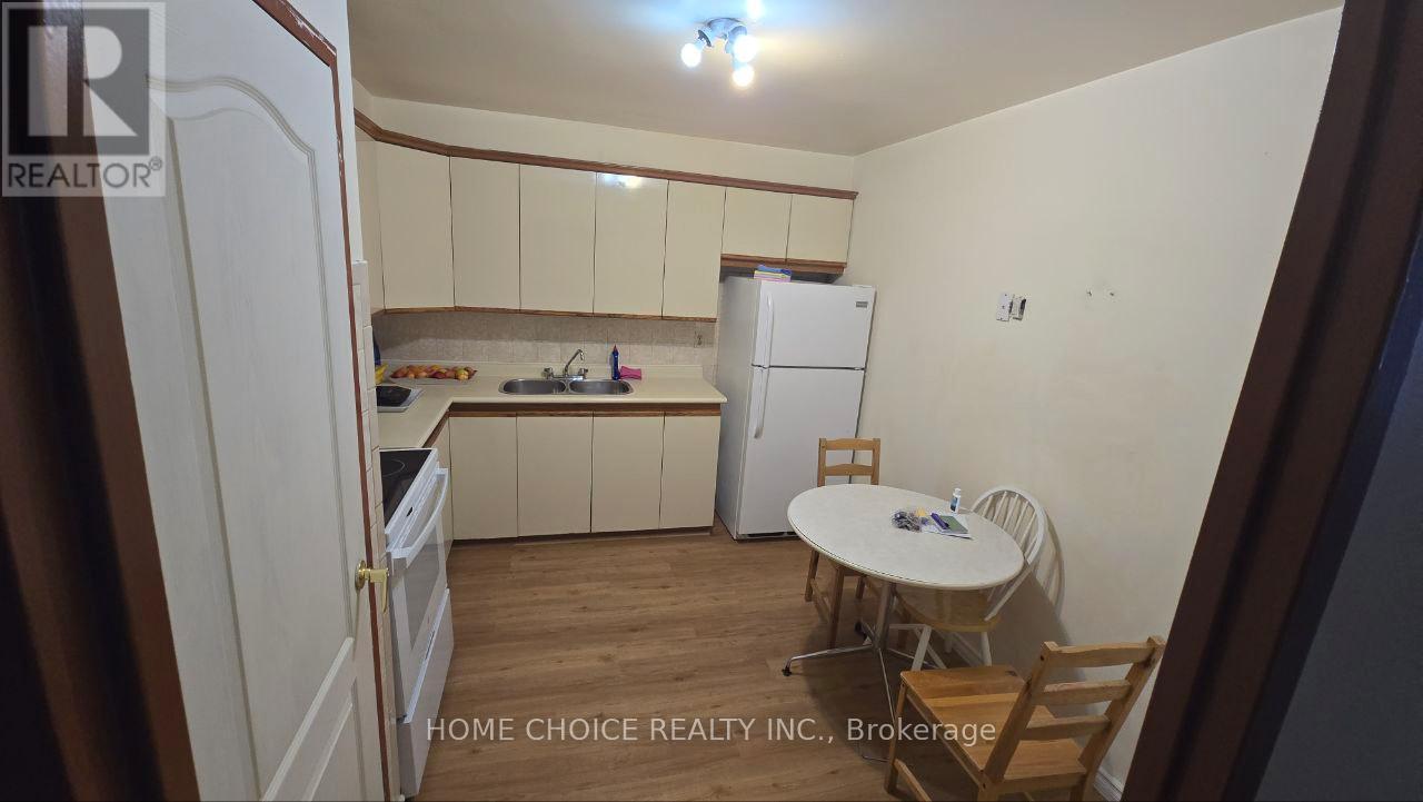 921 - 3460 Keele Street W, Toronto, Ontario  M3J 1L9 - Photo 7 - W12417774