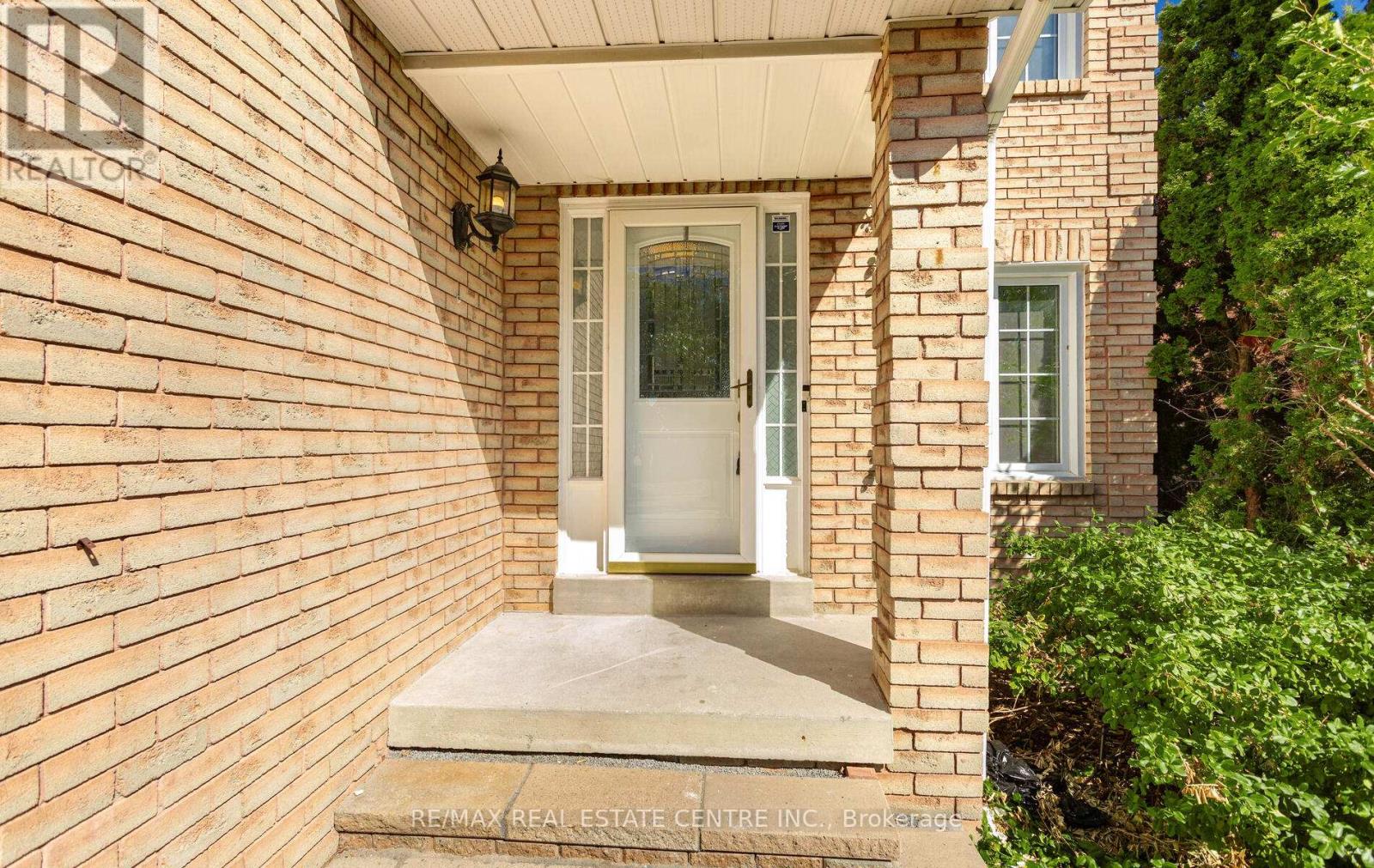 42 Howes Street, Ajax, Ontario  L1T 3V5 - Photo 3 - E12416649