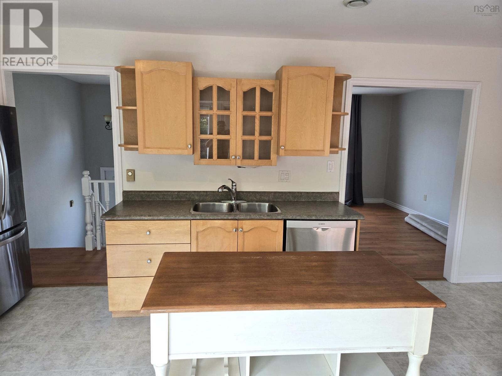 Property at 8 Sherwood Street image 4