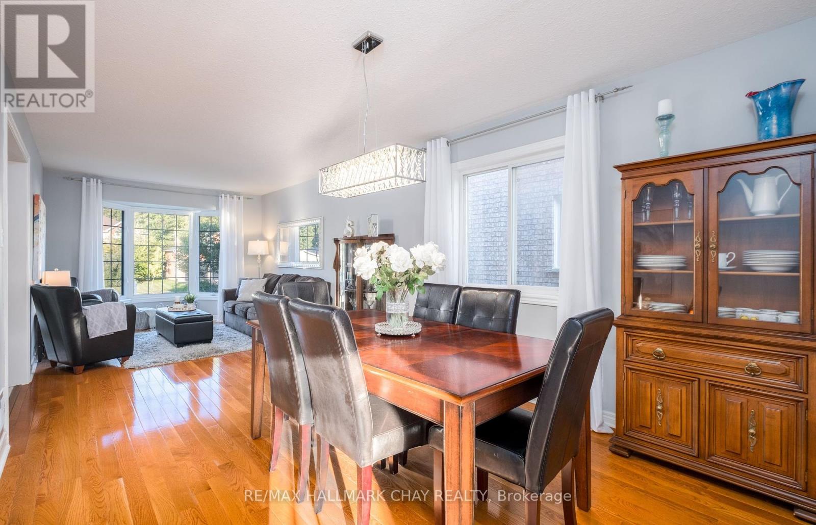 105 Crompton Drive, Barrie, Ontario  L4M 6N9 - Photo 6 - S12401397