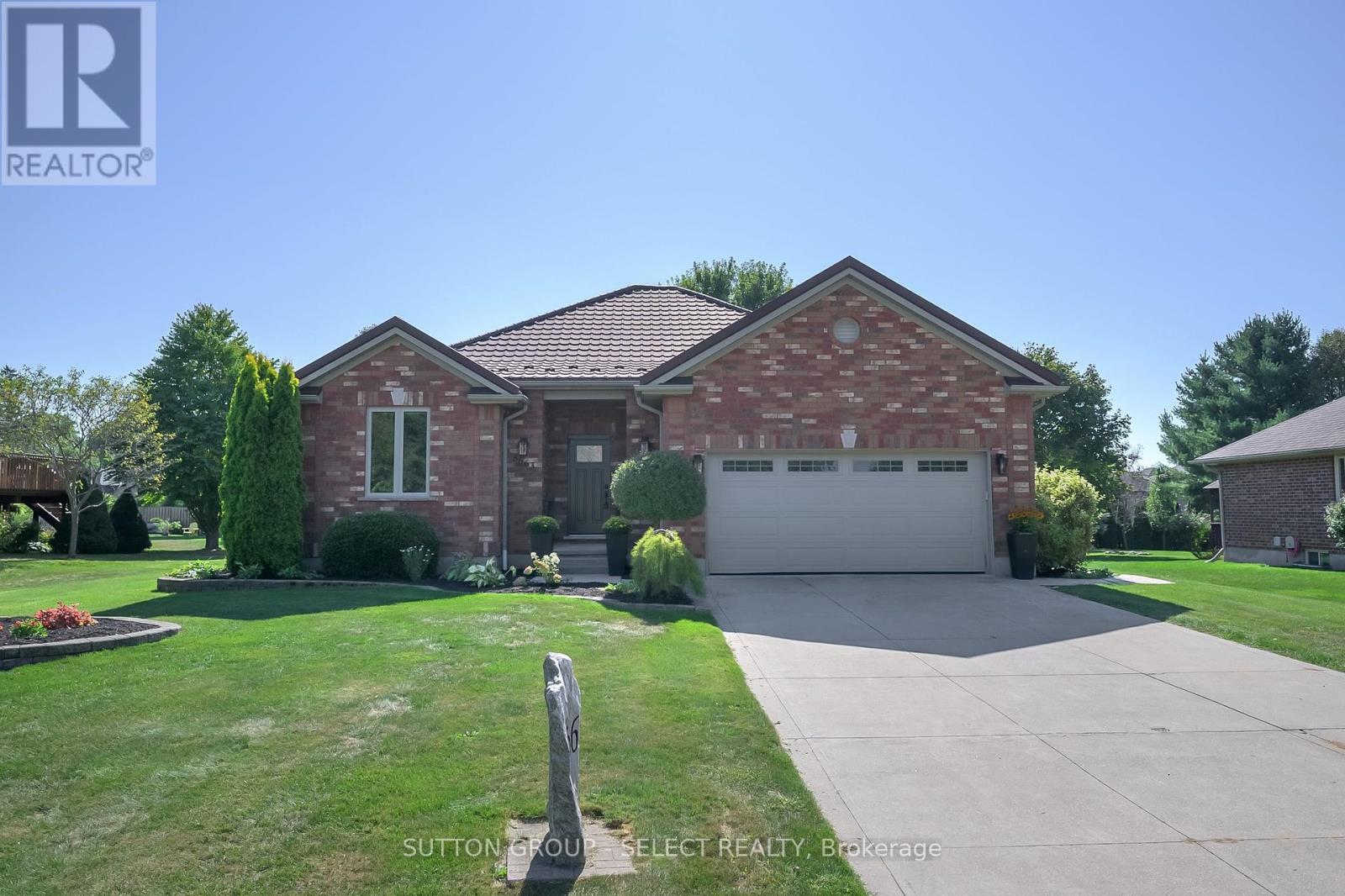 8663 Parkhouse Drive, Strathroy-Caradoc, Ontario  N0L 1W0 - Photo 1 - X12417792