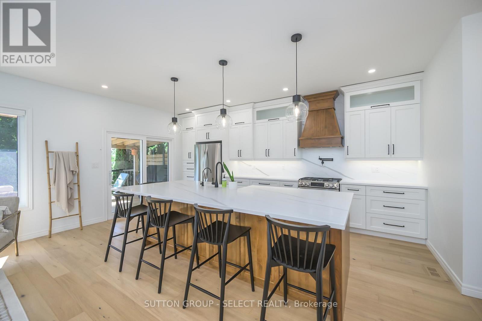 8663 Parkhouse Drive, Strathroy-Caradoc, Ontario  N0L 1W0 - Photo 10 - X12417792
