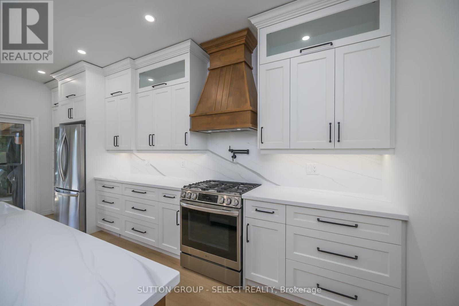 8663 Parkhouse Drive, Strathroy-Caradoc, Ontario  N0L 1W0 - Photo 11 - X12417792