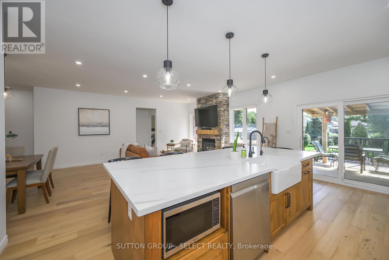 8663 Parkhouse Drive, Strathroy-Caradoc, Ontario  N0L 1W0 - Photo 12 - X12417792