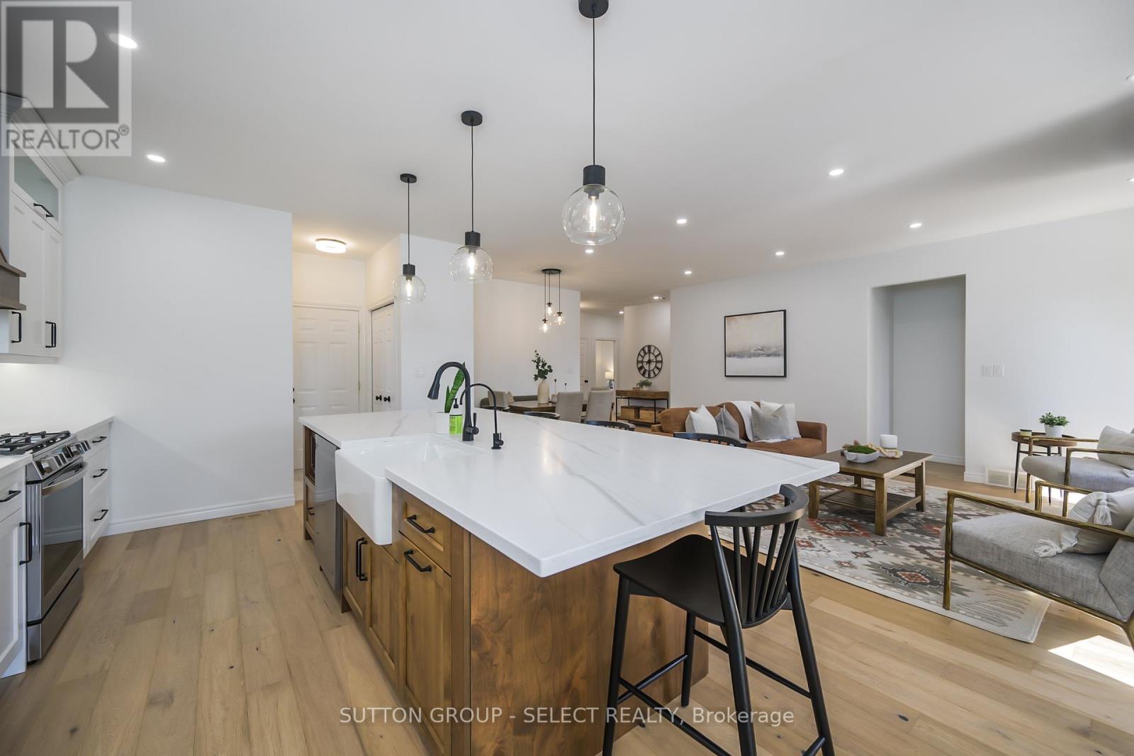 8663 Parkhouse Drive, Strathroy-Caradoc, Ontario  N0L 1W0 - Photo 13 - X12417792