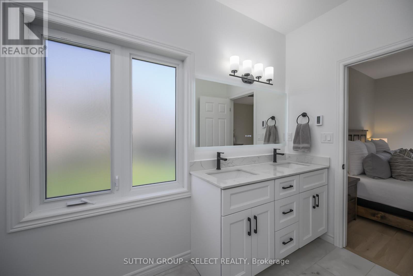 8663 Parkhouse Drive, Strathroy-Caradoc, Ontario  N0L 1W0 - Photo 18 - X12417792