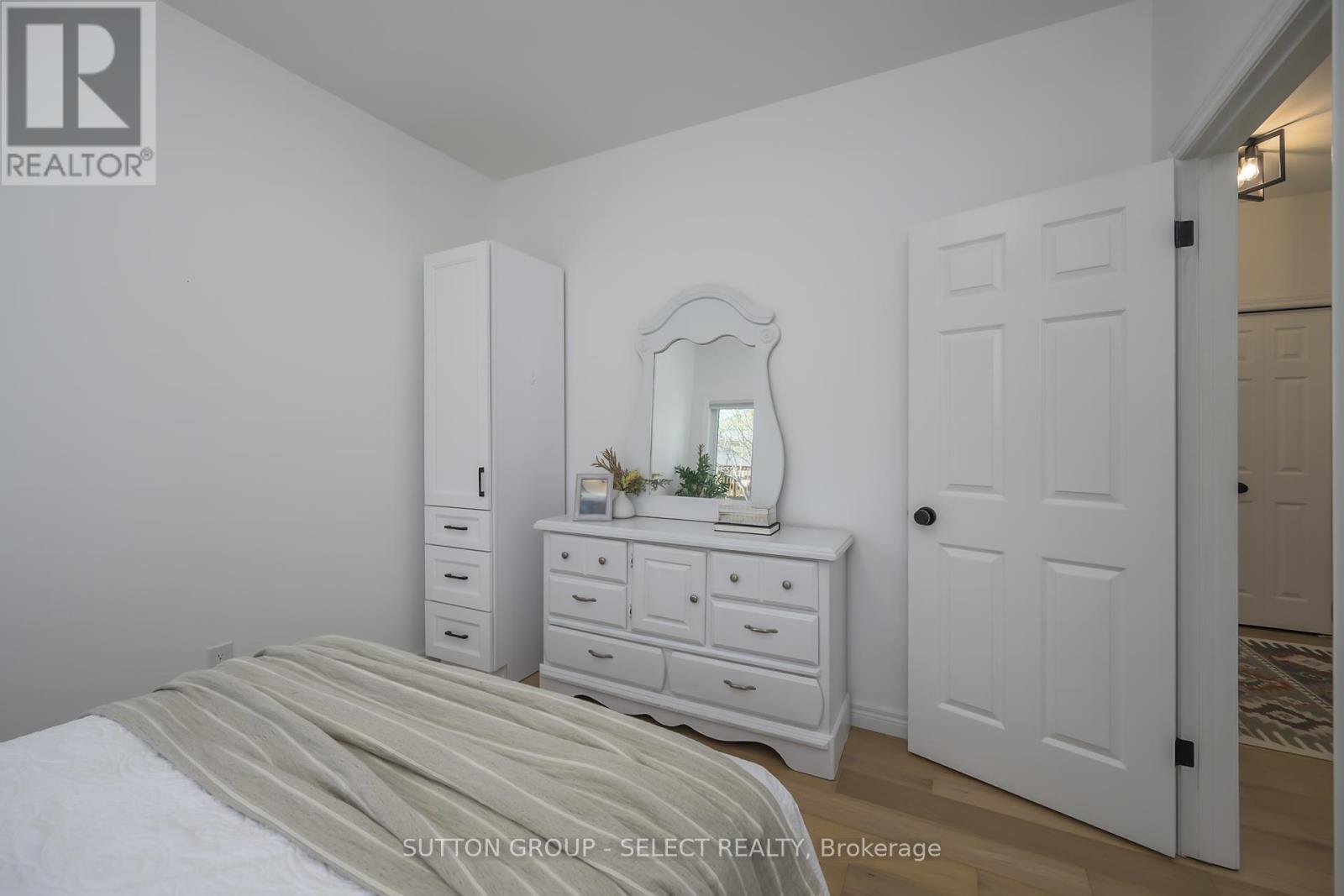 8663 Parkhouse Drive, Strathroy-Caradoc, Ontario  N0L 1W0 - Photo 21 - X12417792