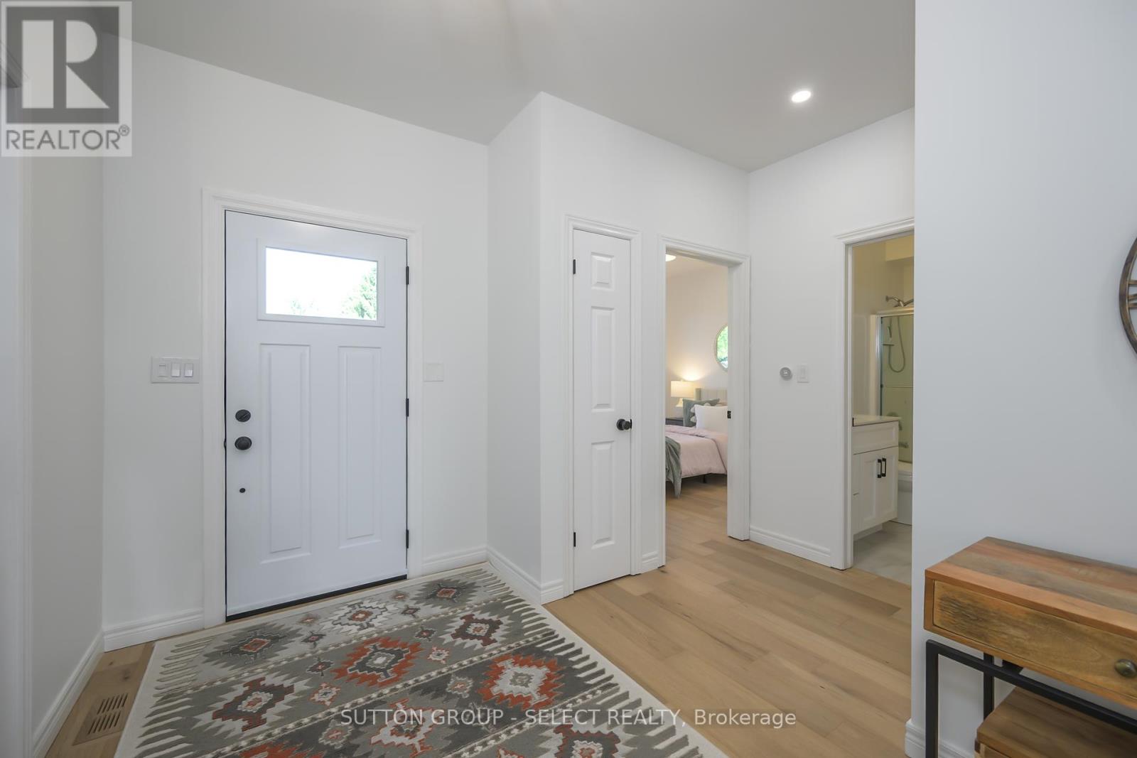 8663 Parkhouse Drive, Strathroy-Caradoc, Ontario  N0L 1W0 - Photo 3 - X12417792