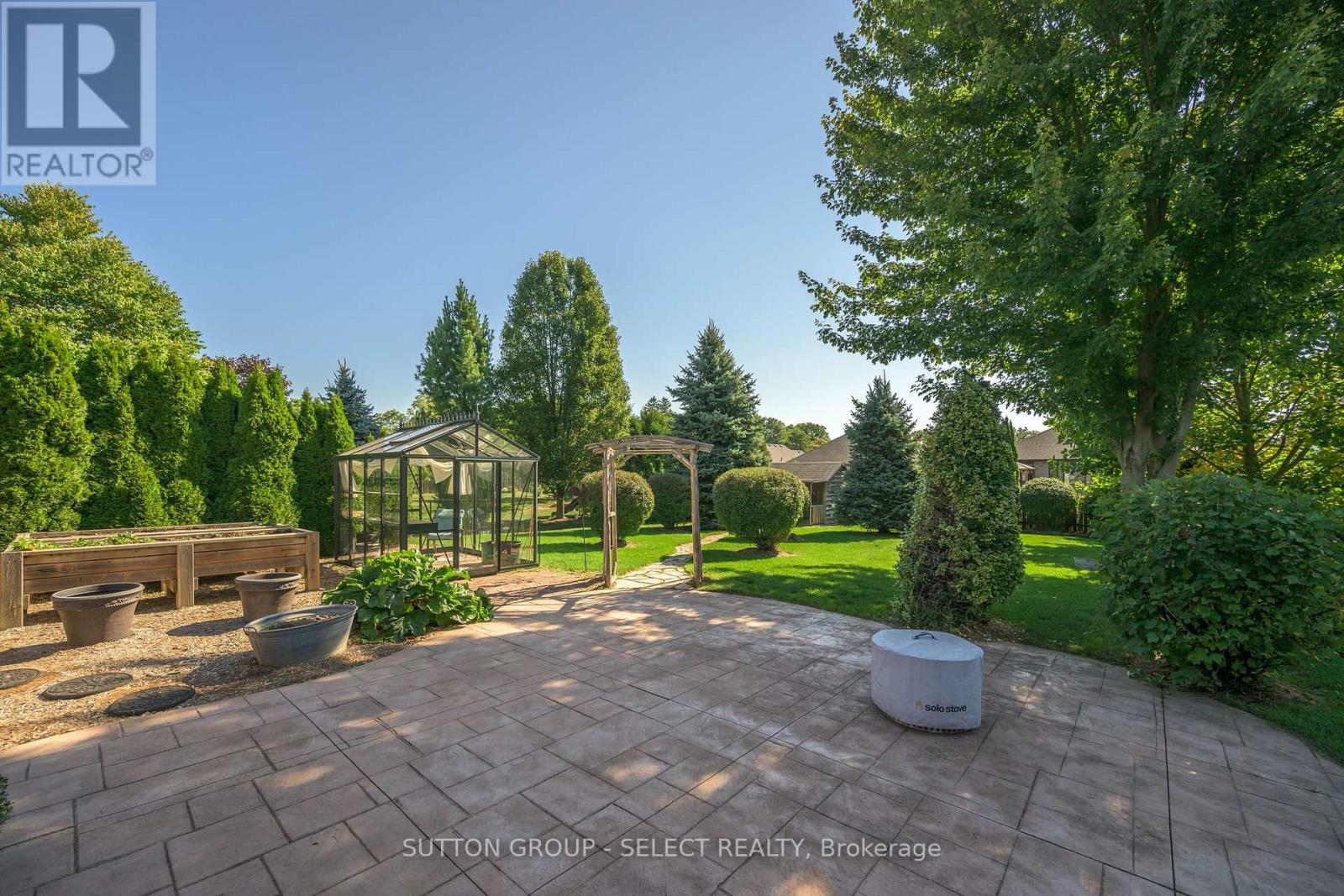 8663 Parkhouse Drive, Strathroy-Caradoc, Ontario  N0L 1W0 - Photo 34 - X12417792