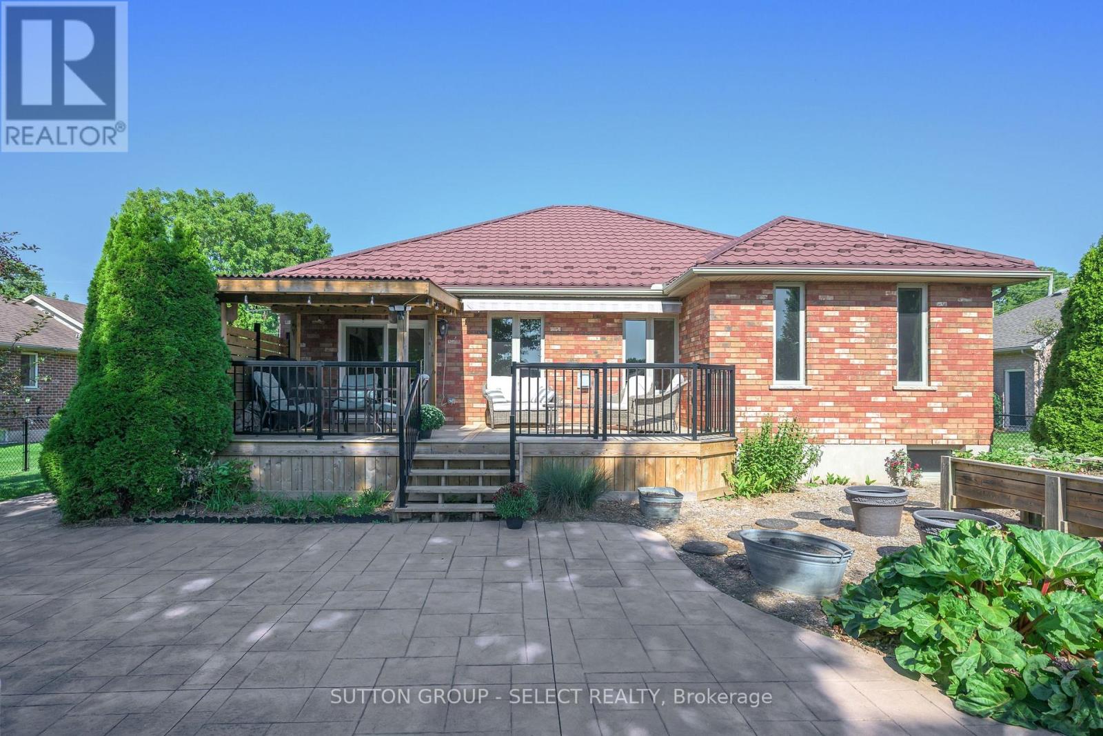 8663 Parkhouse Drive, Strathroy-Caradoc, Ontario  N0L 1W0 - Photo 35 - X12417792