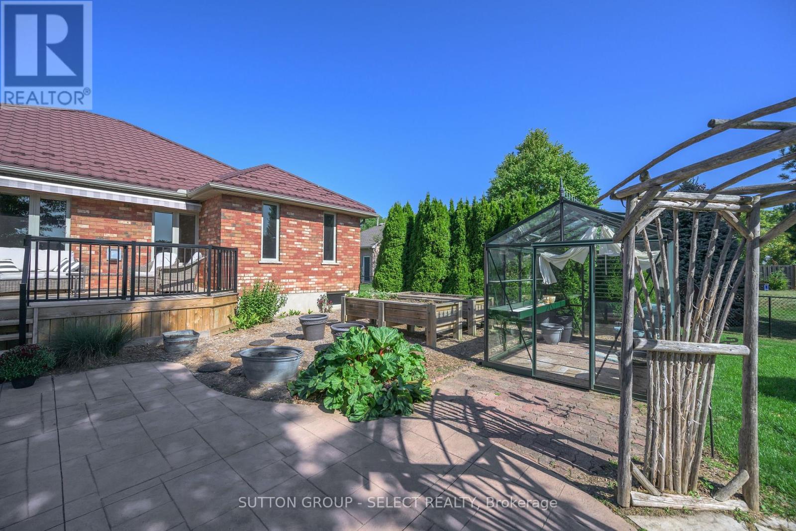 8663 Parkhouse Drive, Strathroy-Caradoc, Ontario  N0L 1W0 - Photo 36 - X12417792