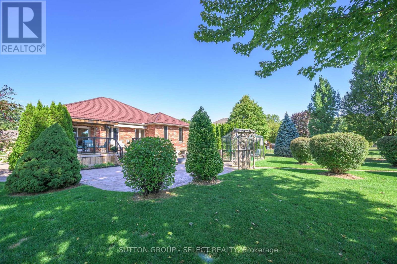 8663 Parkhouse Drive, Strathroy-Caradoc, Ontario  N0L 1W0 - Photo 40 - X12417792