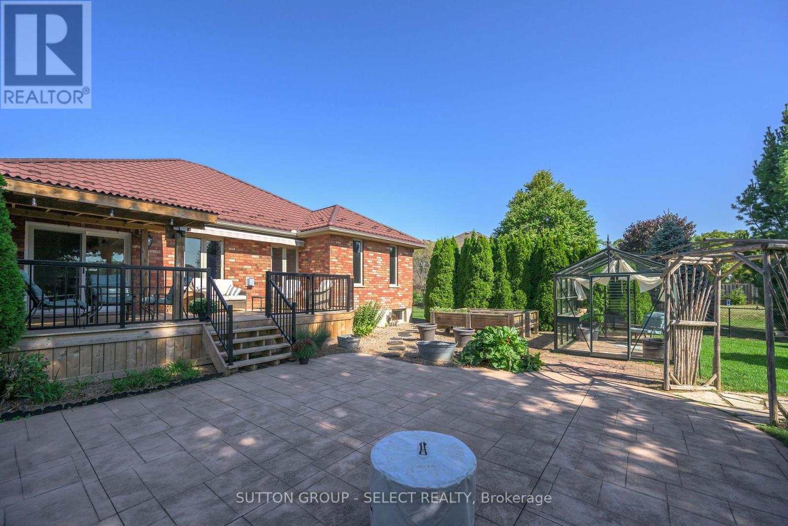 8663 Parkhouse Drive, Strathroy-Caradoc, Ontario  N0L 1W0 - Photo 41 - X12417792