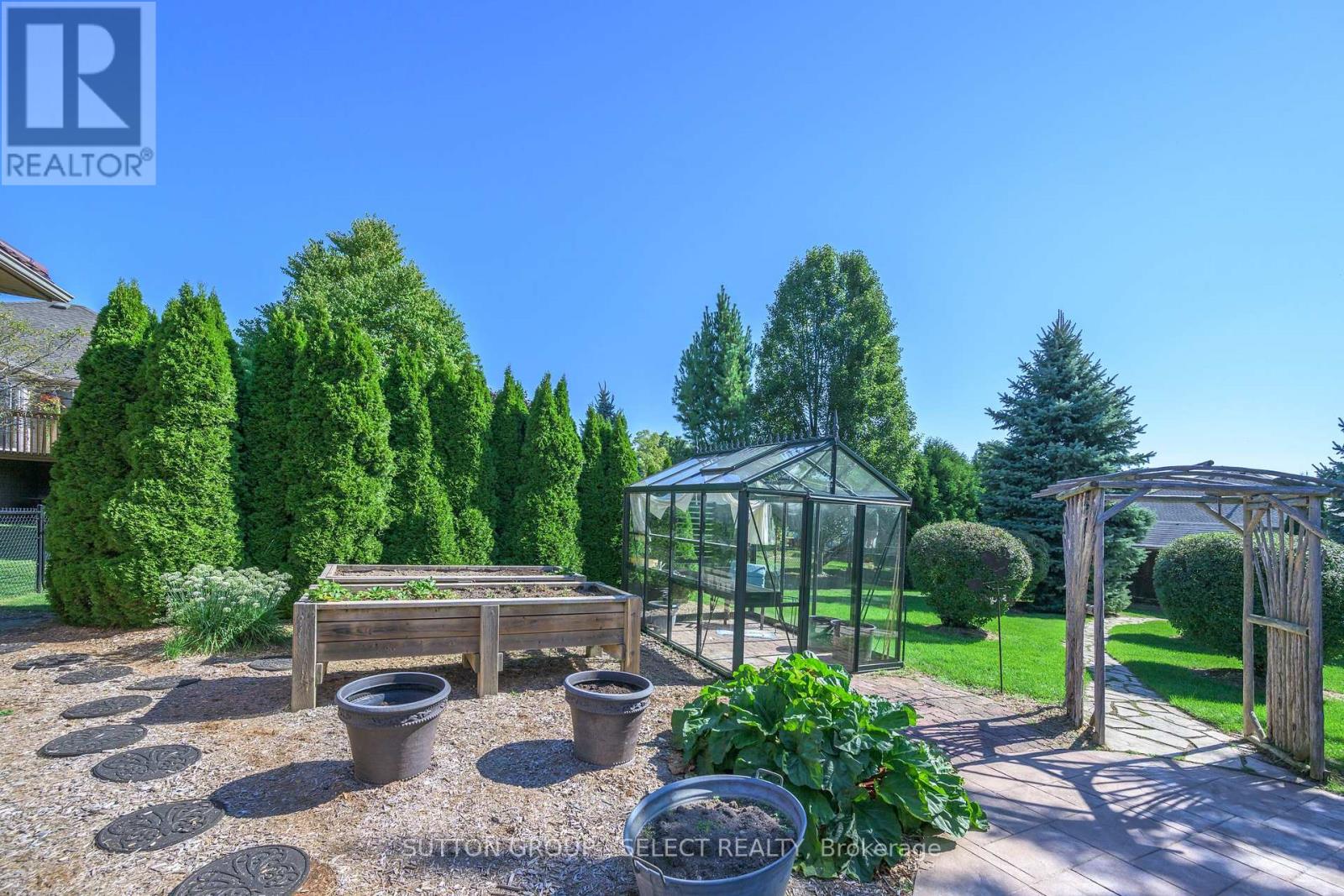 8663 Parkhouse Drive, Strathroy-Caradoc, Ontario  N0L 1W0 - Photo 42 - X12417792