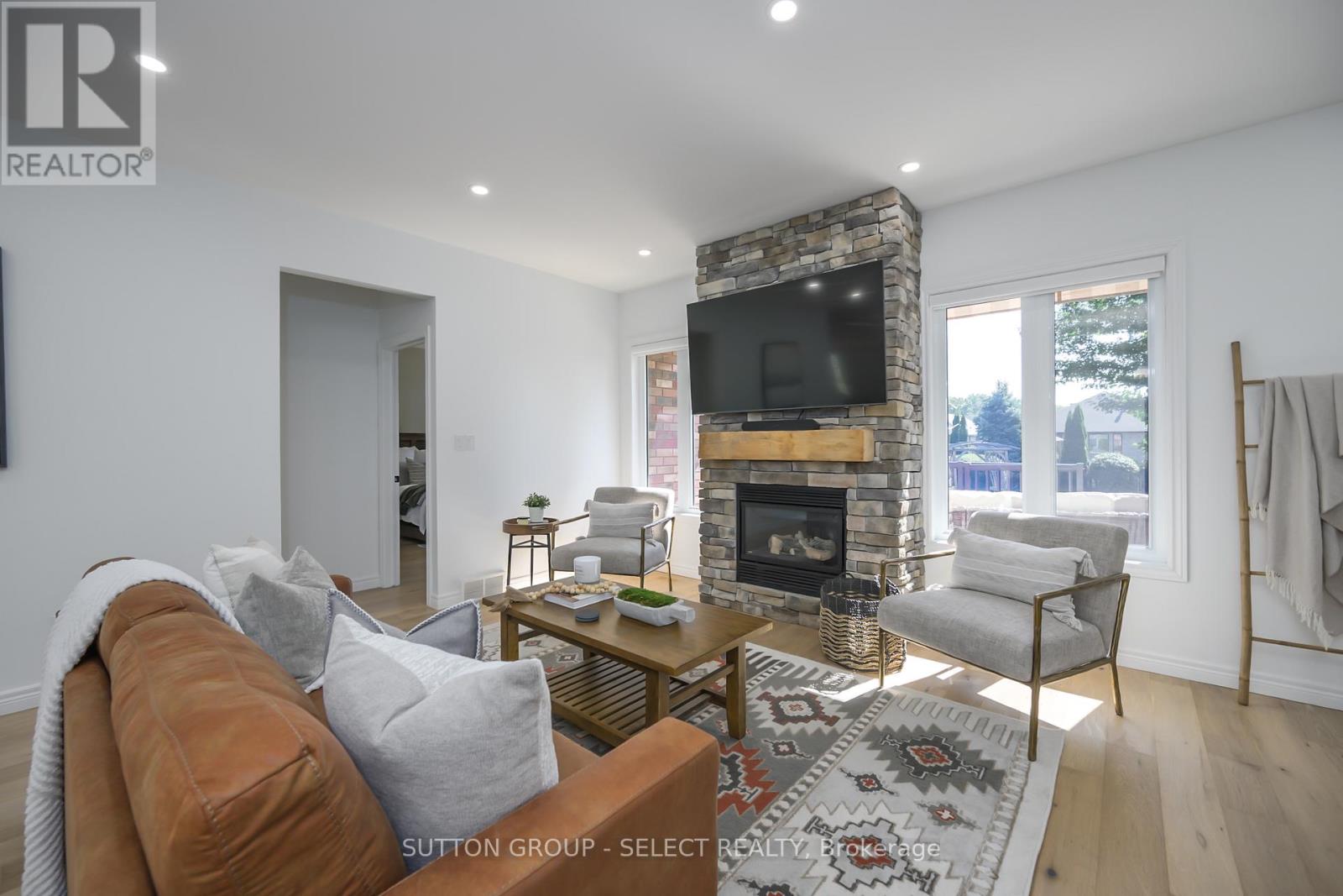 8663 Parkhouse Drive, Strathroy-Caradoc, Ontario  N0L 1W0 - Photo 7 - X12417792