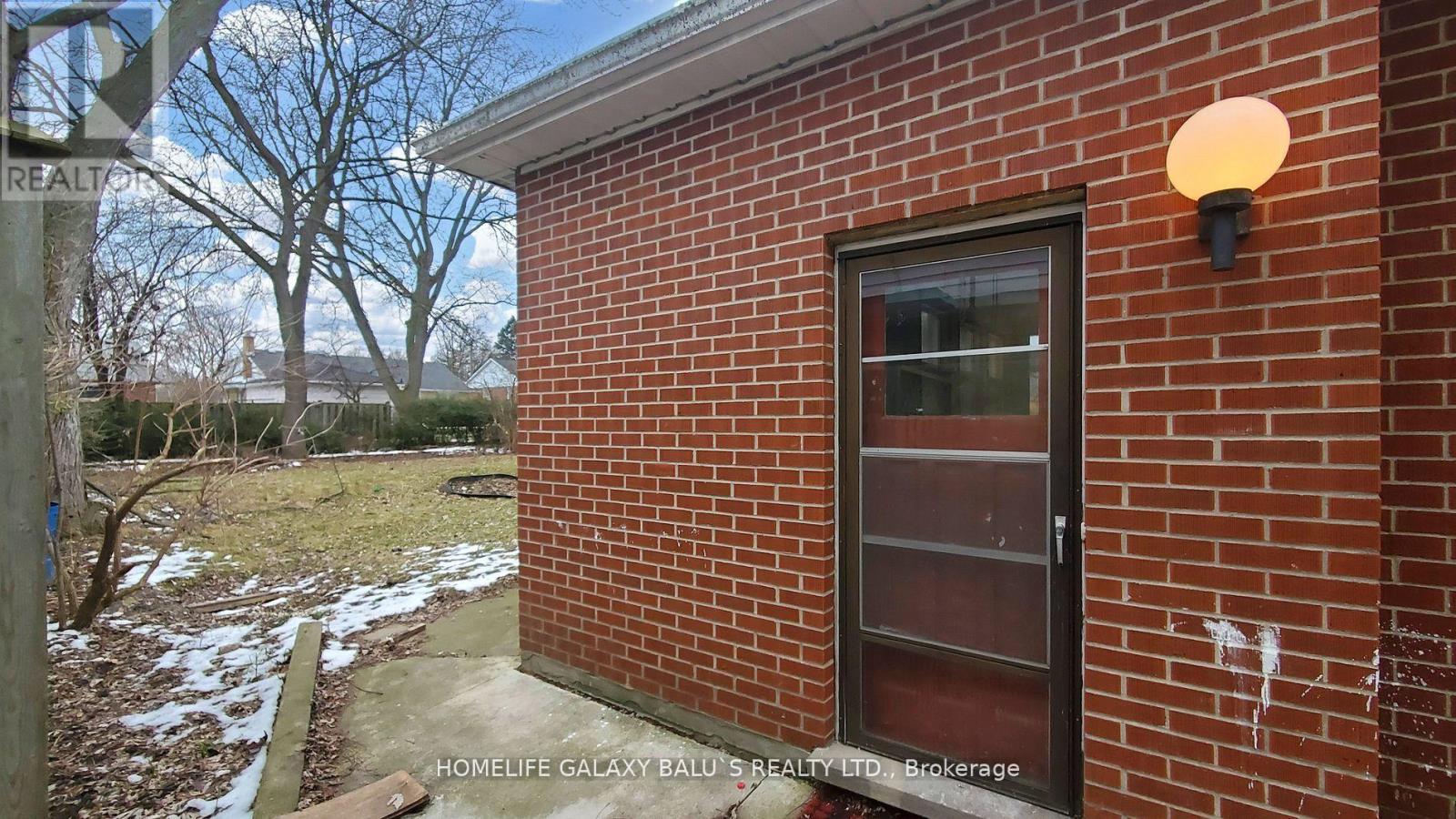 273 Dumfries Avenue, Kitchener, Ontario  N2H 2E7 - Photo 48 - X12417780