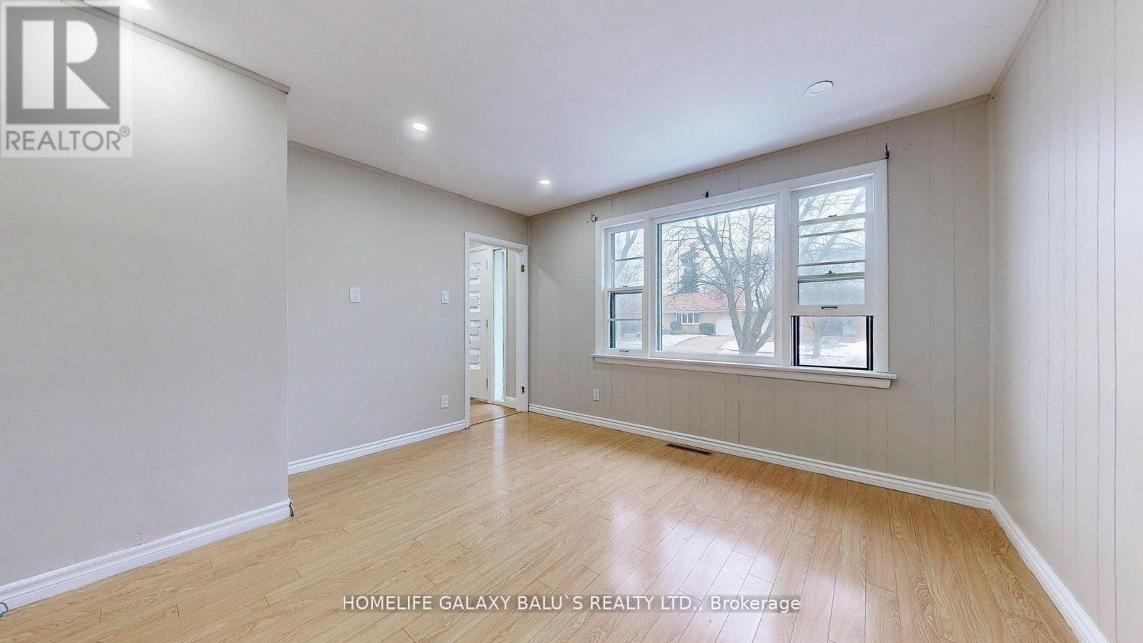 273 Dumfries Avenue, Kitchener, Ontario  N2H 2E7 - Photo 8 - X12417780