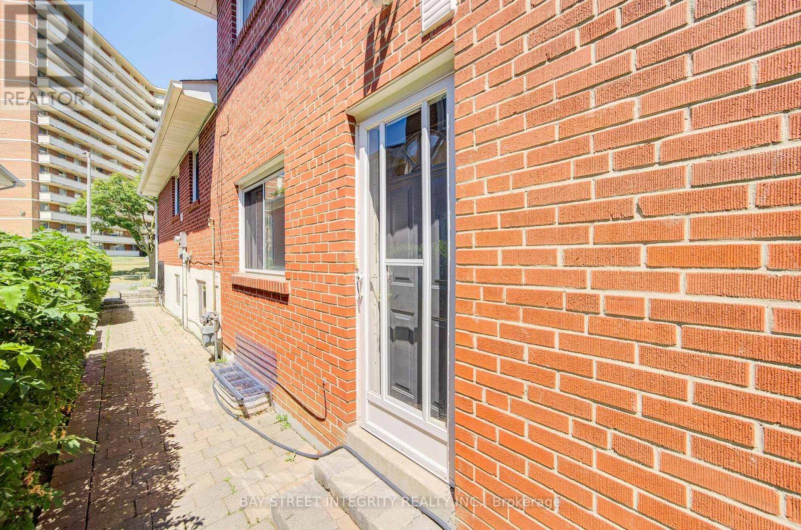108 Bowhill Crescent, Toronto, Ontario  M2J 3S2 - Photo 31 - C12310056