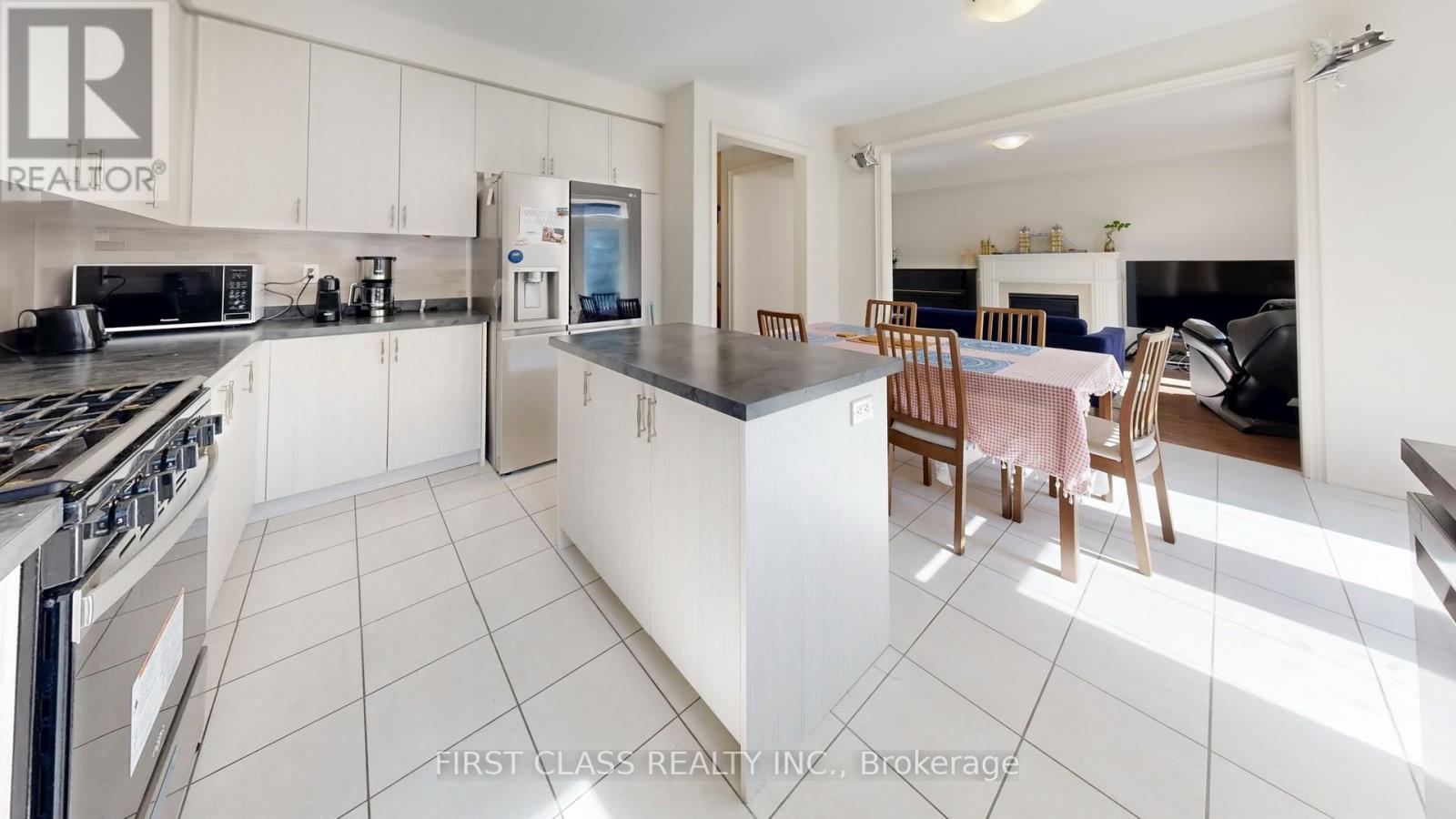 127 Fallharvest Way, Whitchurch-Stouffville, Ontario  L4A 0R8 - Photo 12 - N12417788