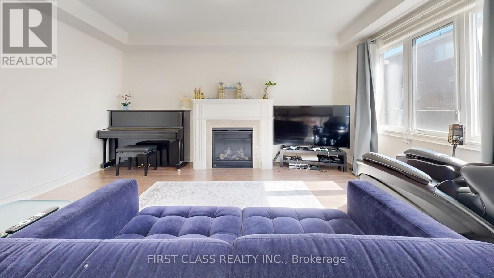 127 Fallharvest Way, Whitchurch-Stouffville, Ontario  L4A 0R8 - Photo 16 - N12417788