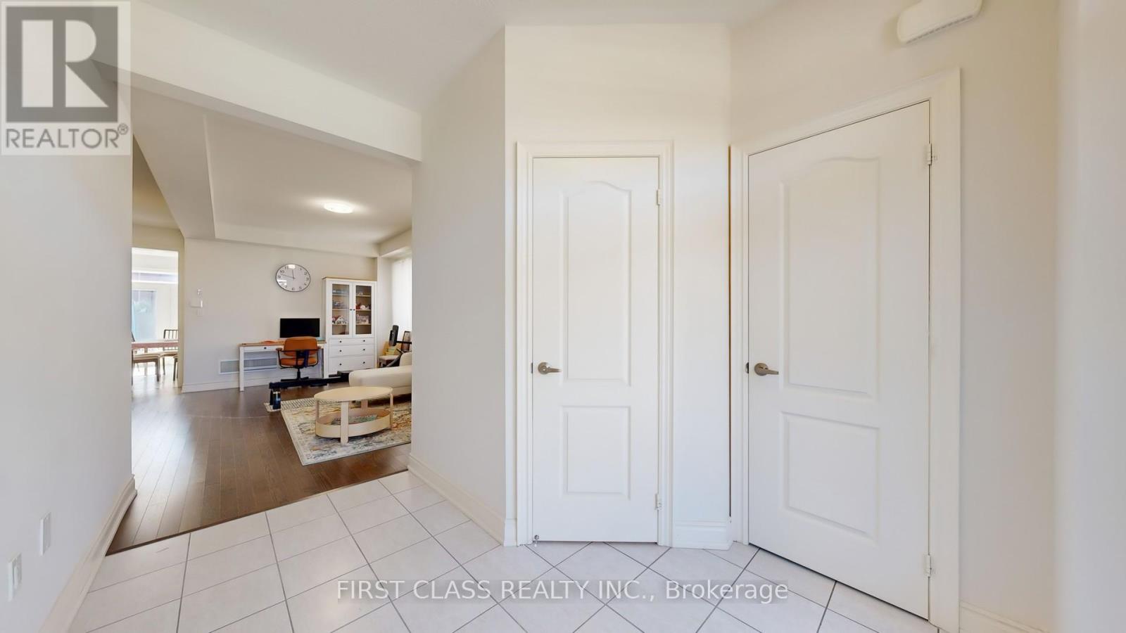 127 Fallharvest Way, Whitchurch-Stouffville, Ontario  L4A 0R8 - Photo 3 - N12417788
