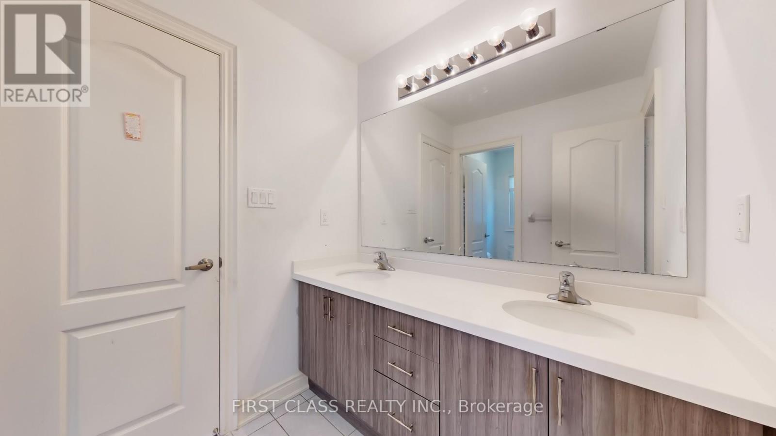 127 Fallharvest Way, Whitchurch-Stouffville, Ontario  L4A 0R8 - Photo 30 - N12417788