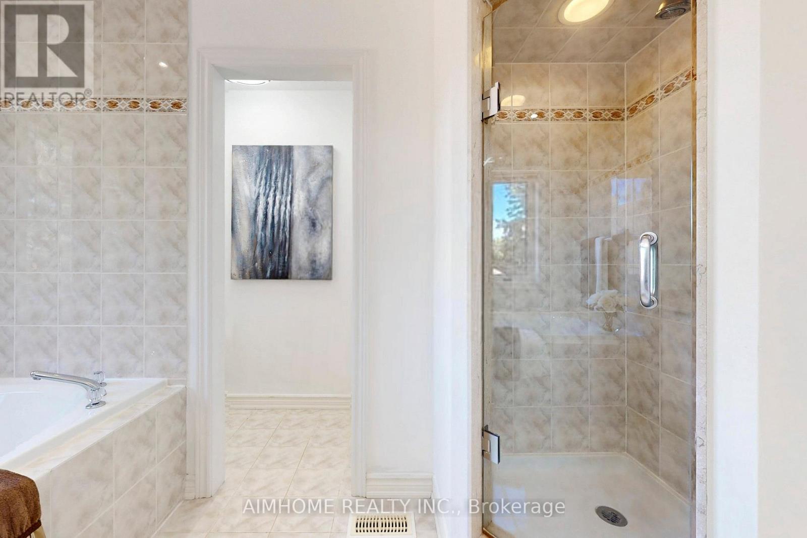 812 Foxcroft Boulevard, Newmarket, Ontario  L3X 1M8 - Photo 28 - N12417790