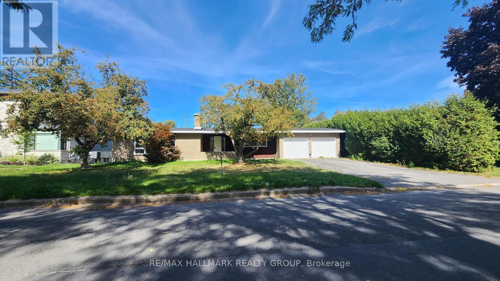 447 ROGER ROAD, Ottawa, Ontario