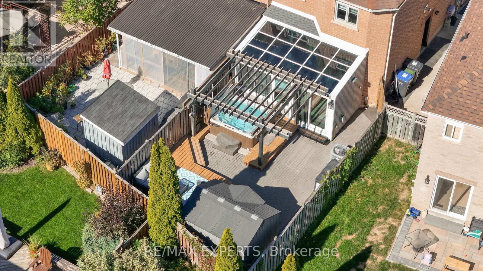 55 Manorwood Court, Caledon (Bolton North), Ontario  L7E 2T2 - Photo 3 - W12417797