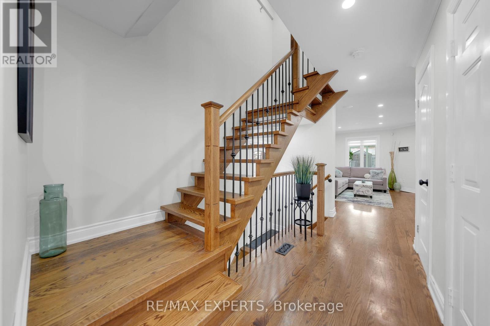 55 Manorwood Court, Caledon (Bolton North), Ontario  L7E 2T2 - Photo 8 - W12417797