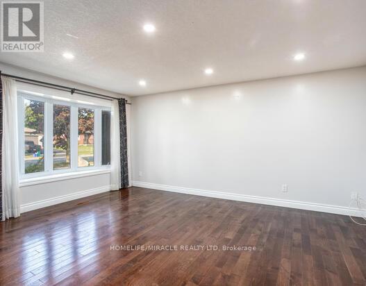 70 Elm Ridge Drive, Kitchener, Ontario  N2N 1H6 - Photo 3 - X12417786