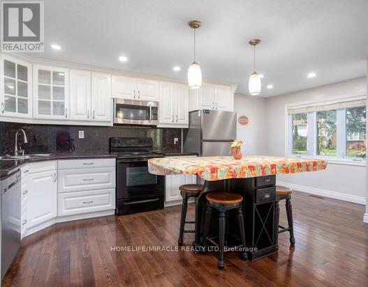 70 Elm Ridge Drive, Kitchener, Ontario  N2N 1H6 - Photo 7 - X12417786