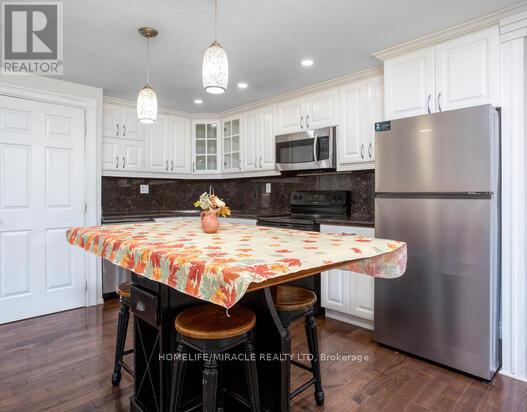 70 Elm Ridge Drive, Kitchener, Ontario  N2N 1H6 - Photo 8 - X12417786