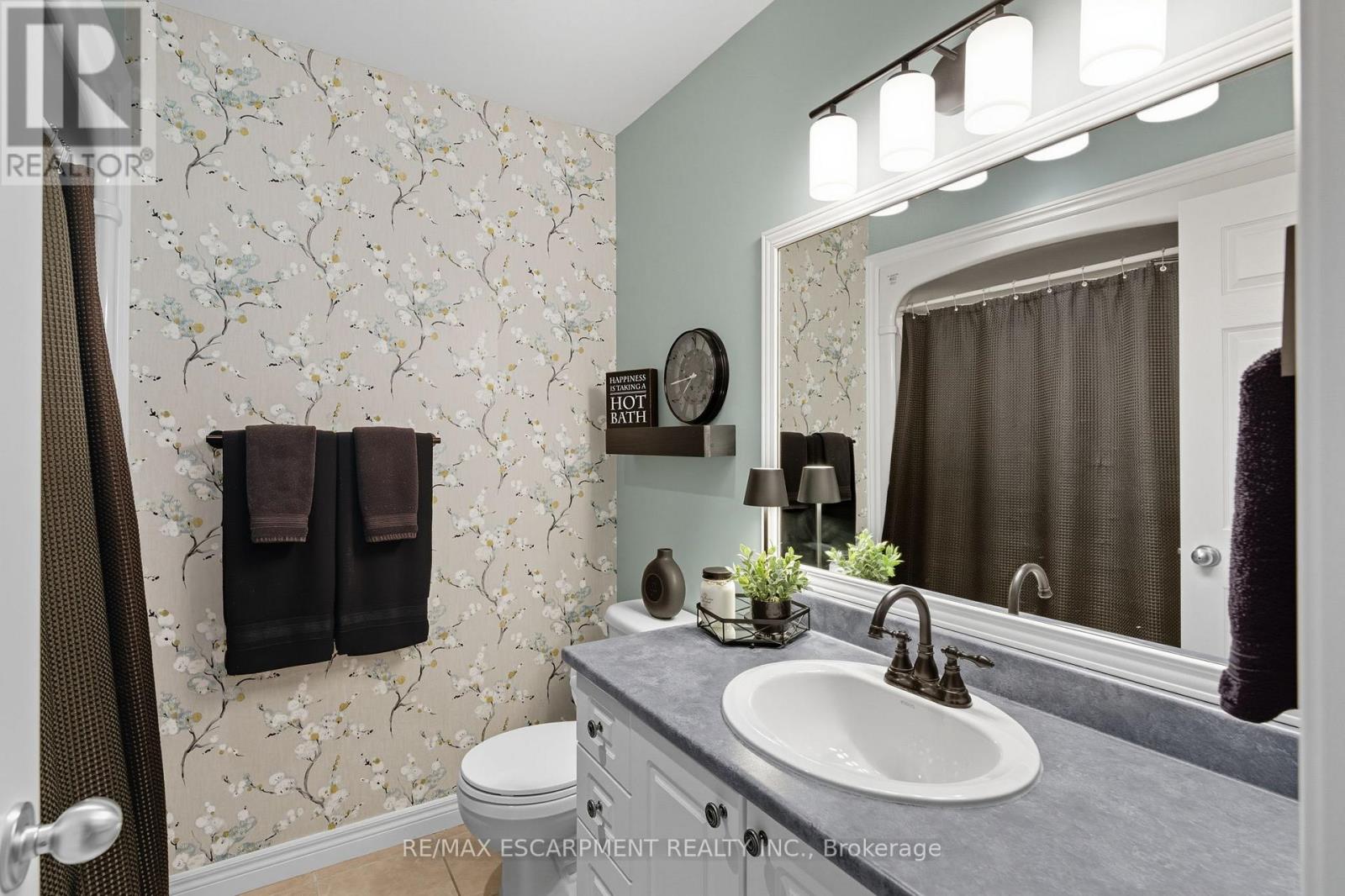 4 Blackburn Court, Haldimand, Ontario  N3W 2N9 - Photo 23 - X12417793