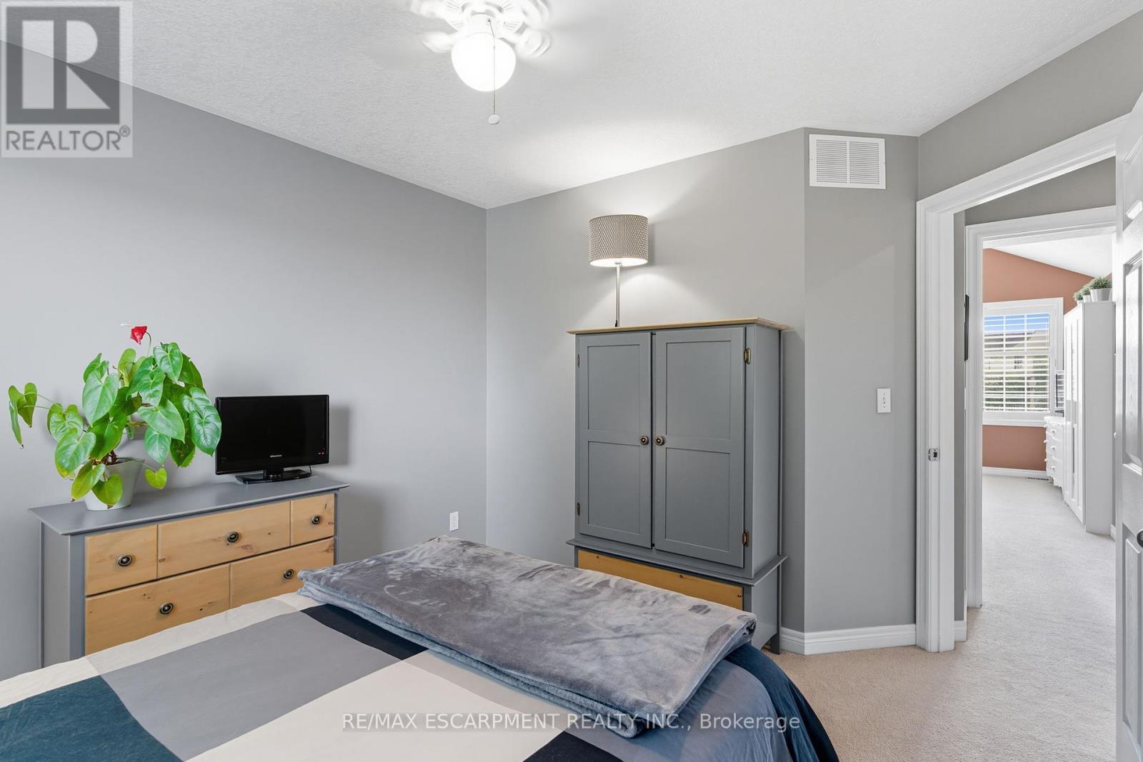 4 Blackburn Court, Haldimand, Ontario  N3W 2N9 - Photo 25 - X12417793