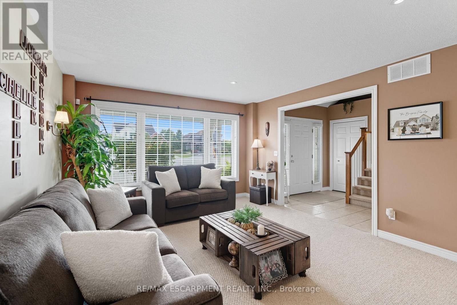 4 Blackburn Court, Haldimand, Ontario  N3W 2N9 - Photo 8 - X12417793