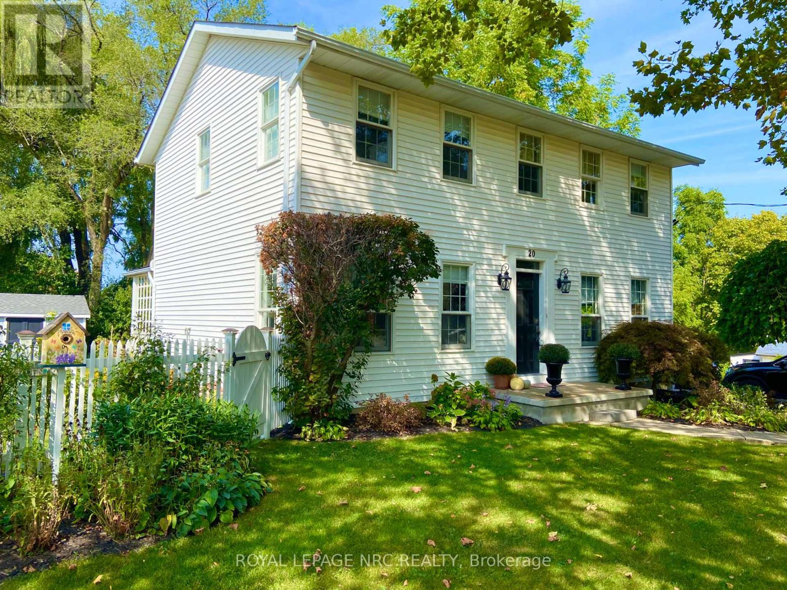 20 Dumfries Street, Niagara-On-The-Lake, Ontario  L0S 1J0 - Photo 3 - X12373291