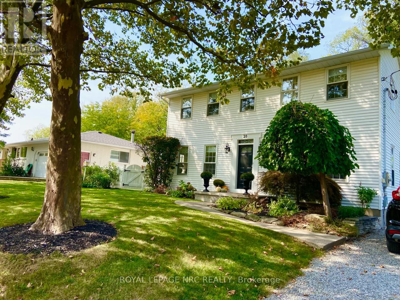 20 Dumfries Street, Niagara-On-The-Lake, Ontario  L0S 1J0 - Photo 2 - X12373291