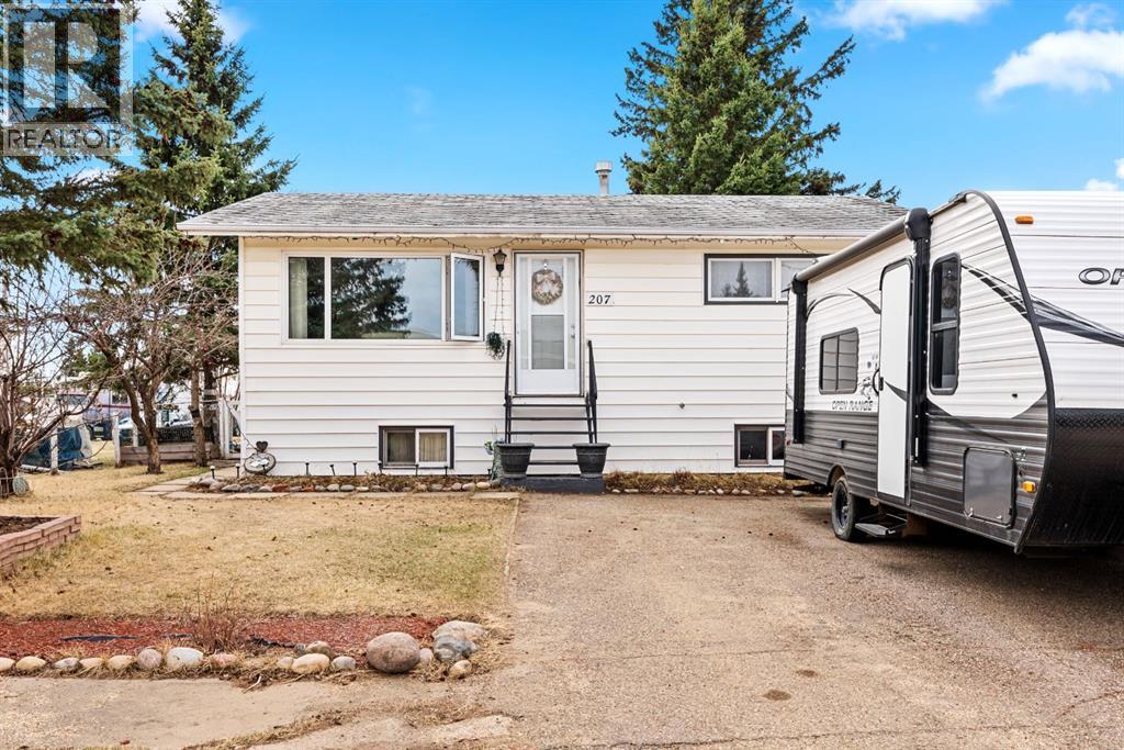 207 5 Avenue Se, Manning, Alberta  T0H 2M0 - Photo 3 - A2127353